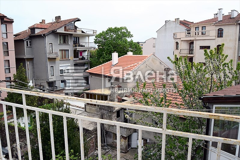 Гледка към вътрешен двор