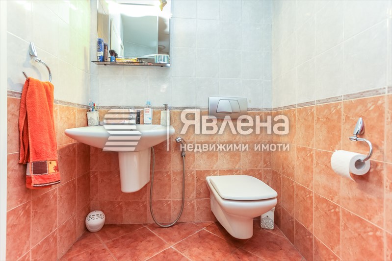 баня с тоалетна