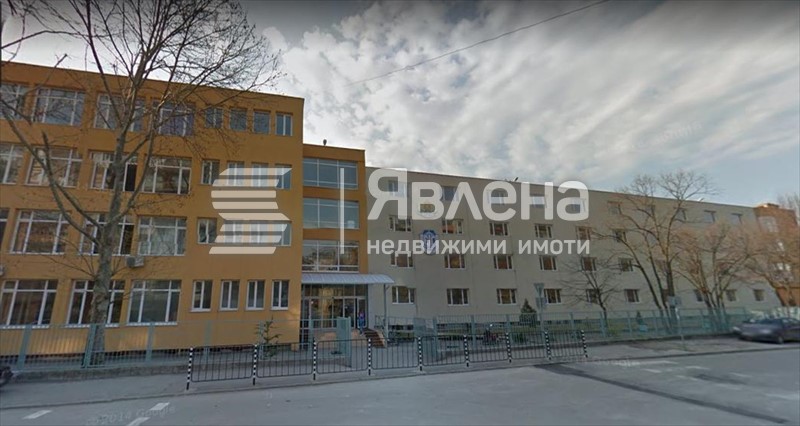 близо до училище