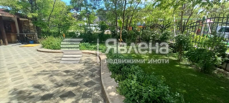 Двор