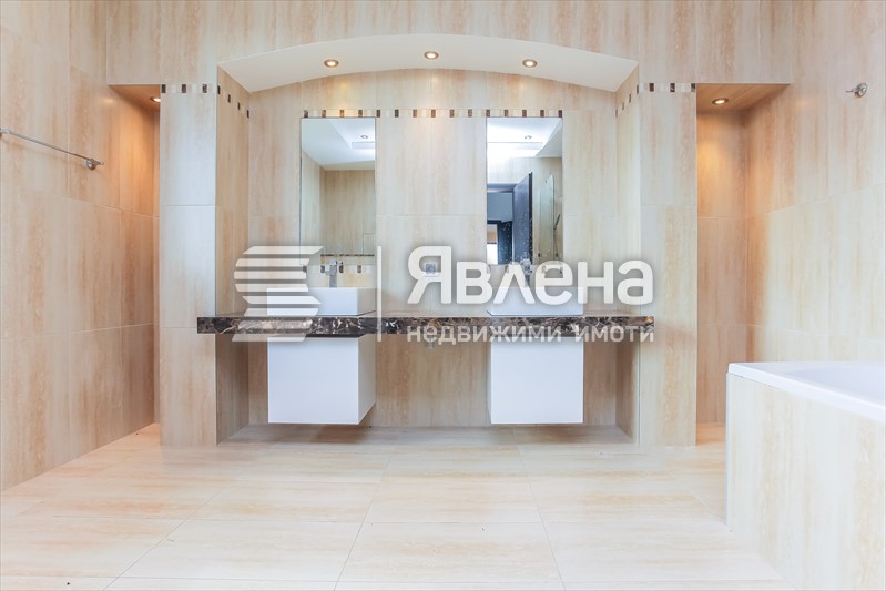 бяна към голямата спалня