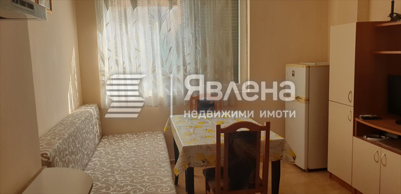 хол
