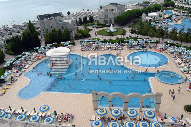 басейн
