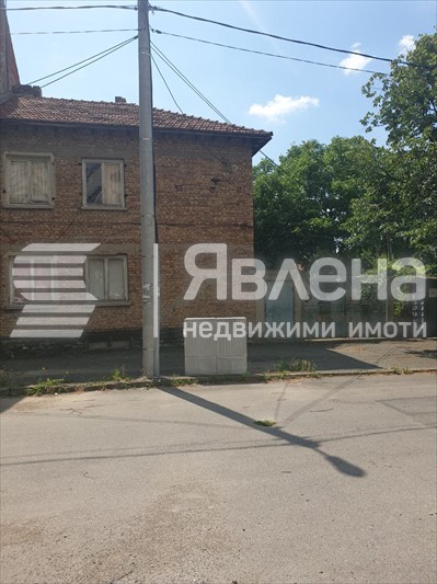 къща
