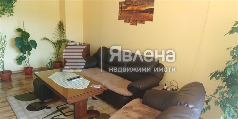 хол