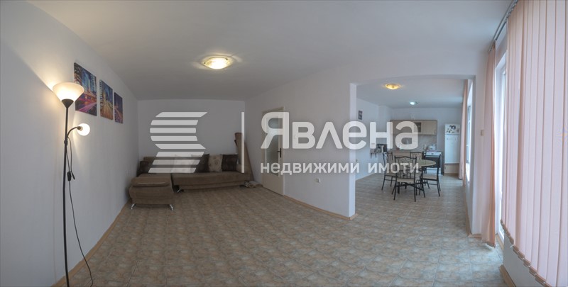 хол и тапезария