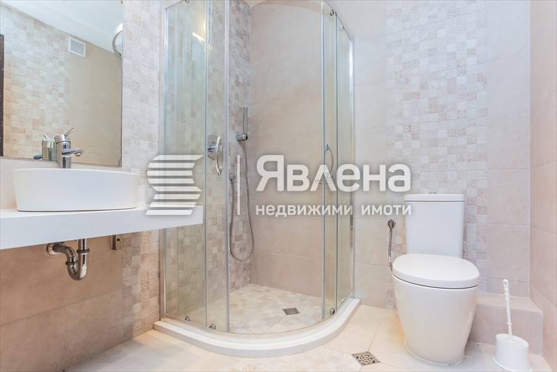 баня първи етаж