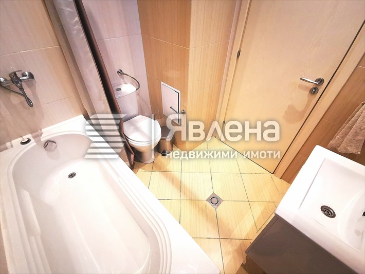 Баня с тоалетна