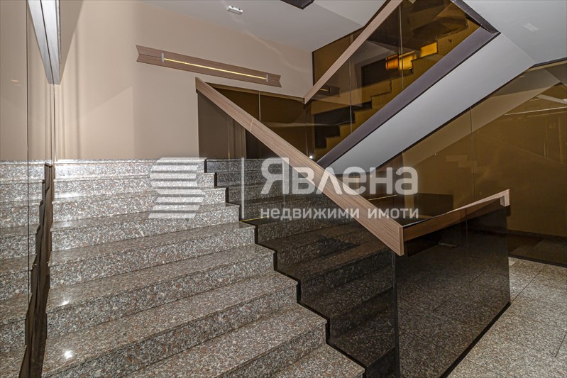 вход