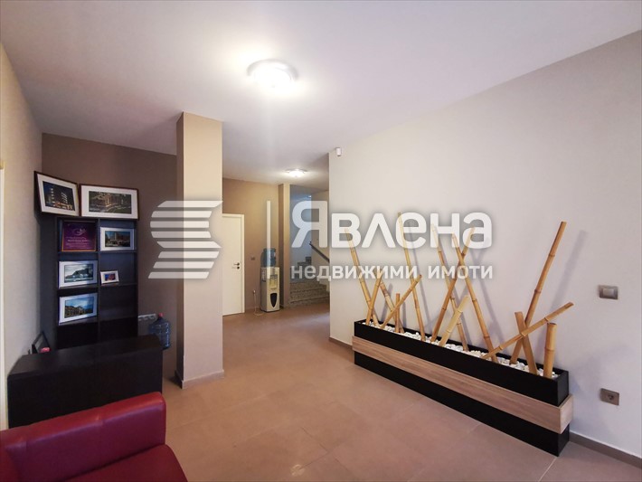 Вход за офис