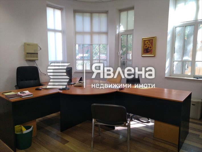 светла просторна стая
