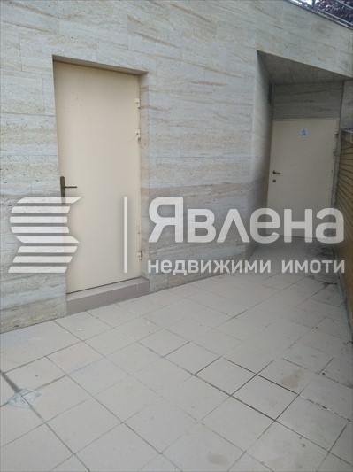 втори вход