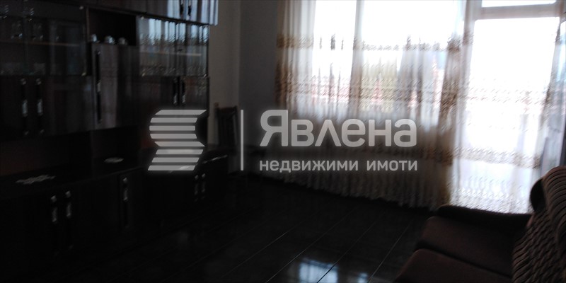 хол