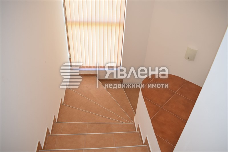 стълбище към 2 етаж