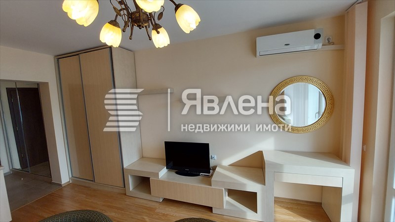хол