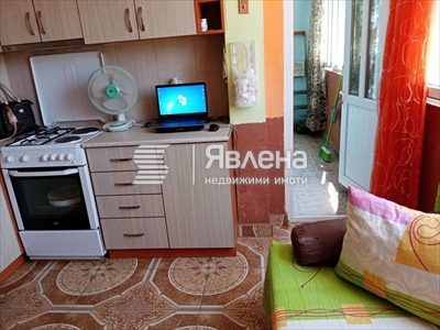 Кухня с усвоена тераса.